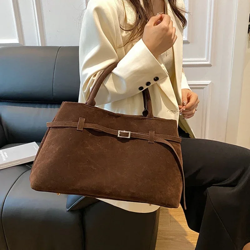 Women Bags Designer Sale - Женская сумка с декоративным дизайном и