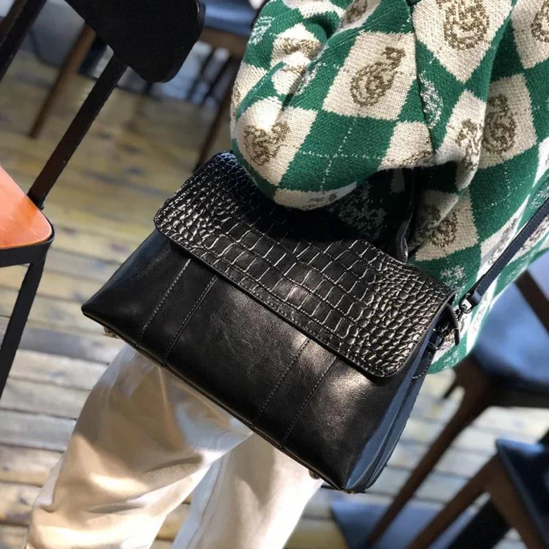Женская сумка через плечо из к – обзор и цена Doctor Bag Leather