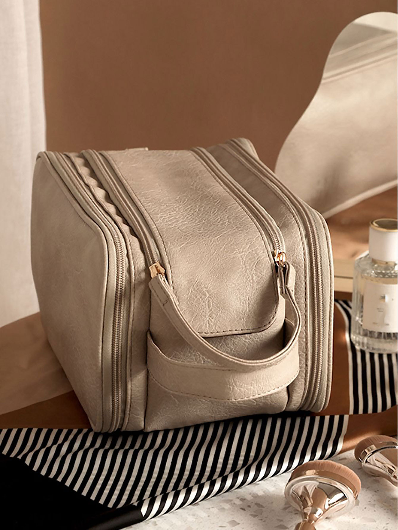 Новая многофункциональная косм – обзор и цена Women Bags Goyard